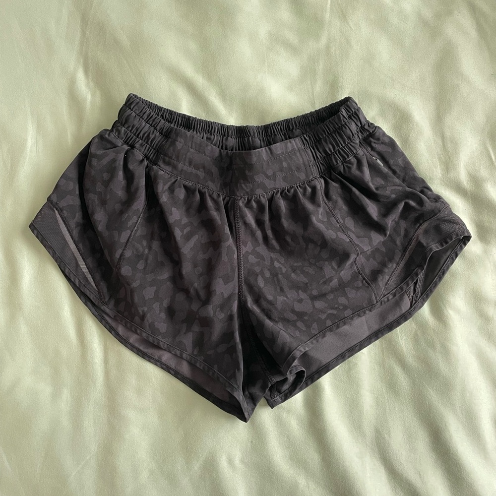 Lululemon Size 4 Hotty Hot Low Rise Shorts